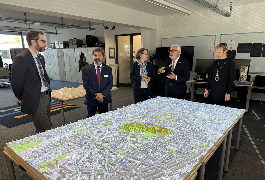 UMB delegation visiting the LOEWE Center